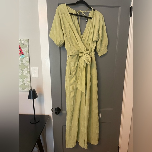 Labelrail x Olivia and Alice Jumpsuit with Wrap Tie Waist Texture - Picture 2 of 7